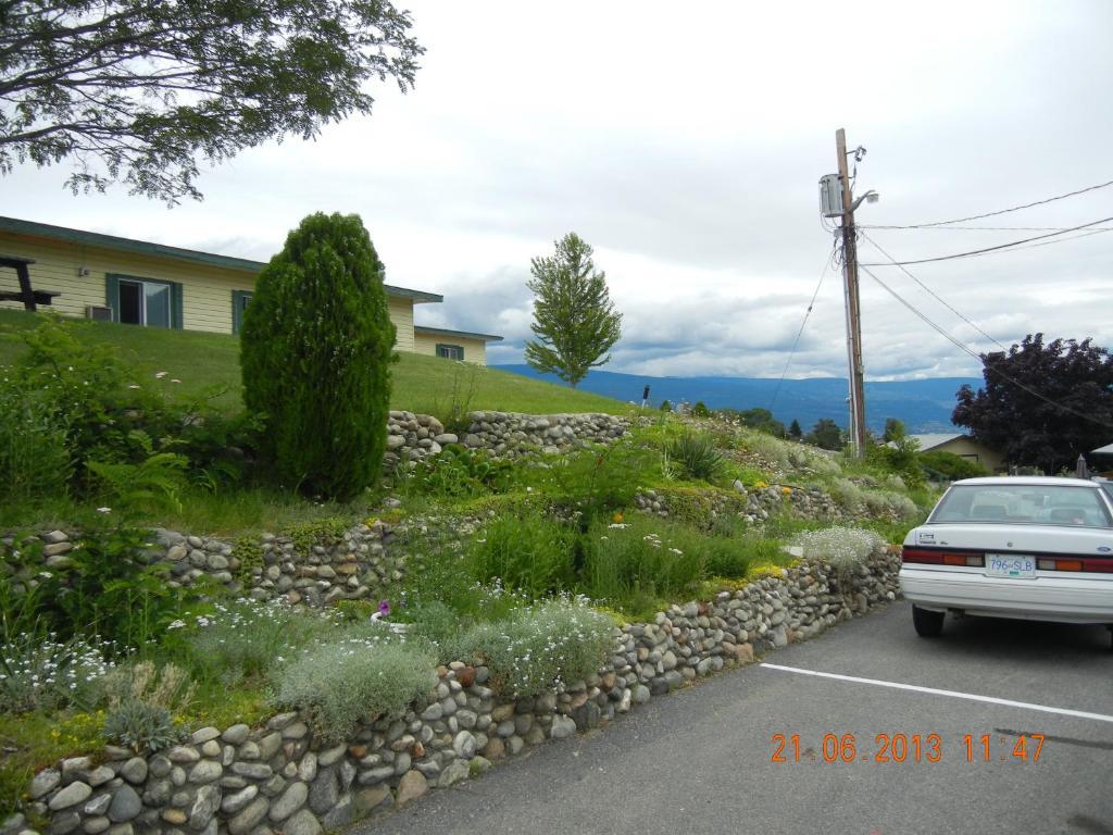 Pleasant View Motel Summerland Exteriör bild